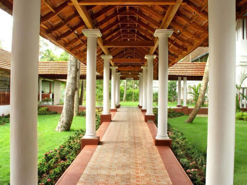 Lemon Tree Vembanad Lake Resort, Kerala Alappuzha Exteriör bild