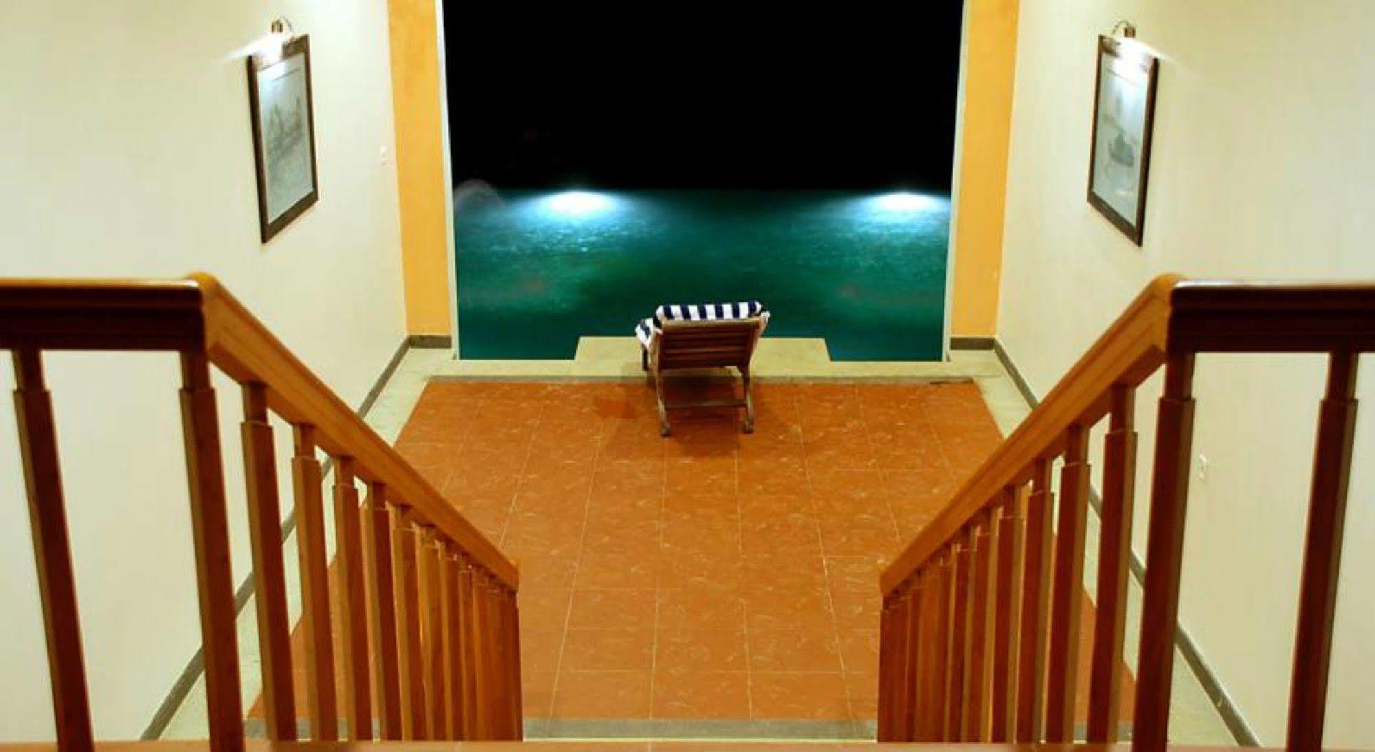 Lemon Tree Vembanad Lake Resort, Kerala Alappuzha Exteriör bild